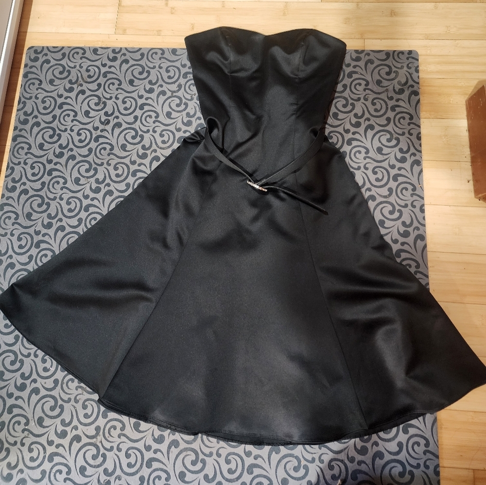 Beautiful black bridesmaid, Little Black, Prom dress. Size 4.